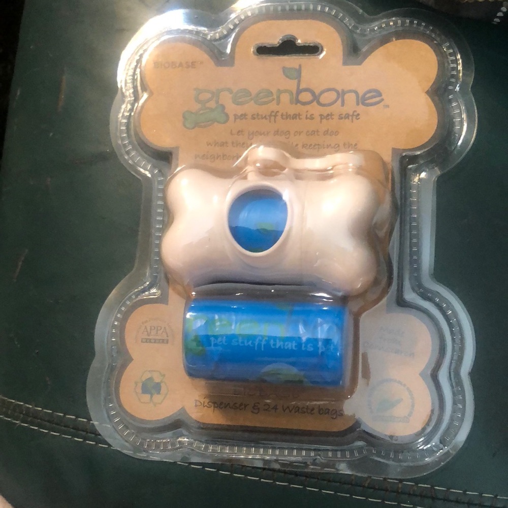 Green bone bio base dispenser and waste bags clip on leash/belt NWT safe leash